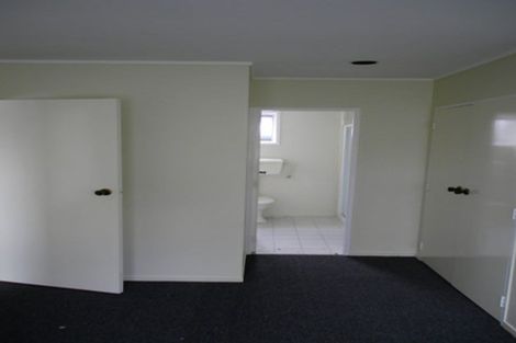 Photo of property in 21 Howard Road, Northcote, Auckland, 0627