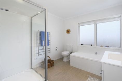 Photo of property in 20 Sarona Park Drive, Omanawa, 3171