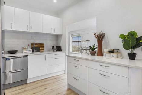 Photo of property in 124 Glenmore Street, Northland, Wellington, 6012