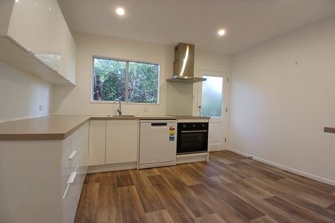 Photo of property in 3/4 Glanmire Road, Newlands, Wellington, 6037