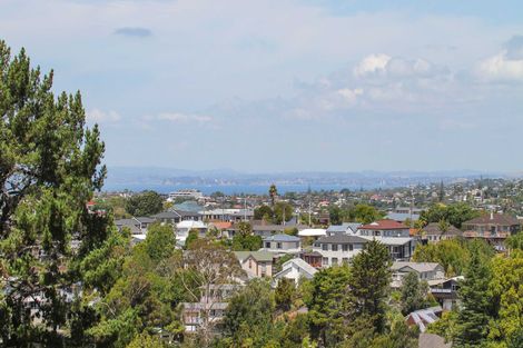 Photo of property in 272 Glamorgan Drive, Northcross, Auckland, 0630