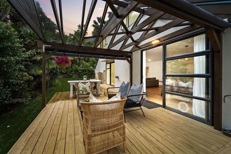 Photo of property in 1/6 Heathcote Road, Castor Bay, Auckland, 0620