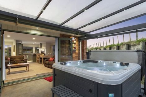 Photo of property in 8 Mynah Place, Welcome Bay, Tauranga, 3112