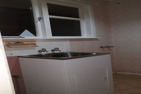 Photo of property in 5 Alder Place, Newlands, Wellington, 6037