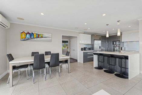 Photo of property in 56 Waldorf Crescent, Orewa, 0931