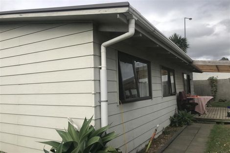 Photo of property in 17 Huruhuru Road, Massey, Auckland, 0614