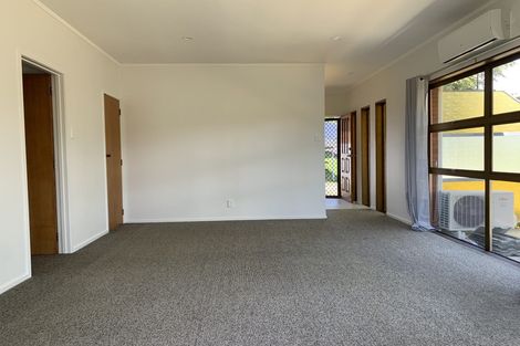 Photo of property in 2/371 Wairau Road, Totara Vale, Auckland, 0629