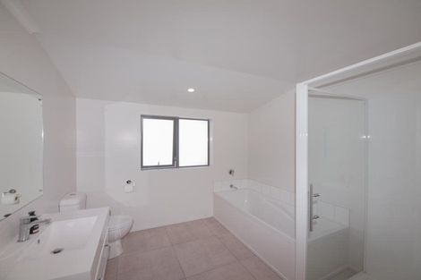Photo of property in 5 Crompton Avenue, Churton Park, Wellington, 6037