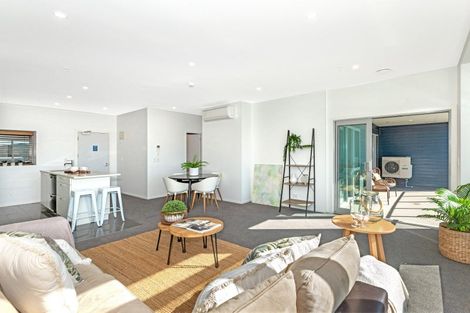 Photo of property in Marina View Apartments, 305/4 Reads Quay, Gisborne, 4010