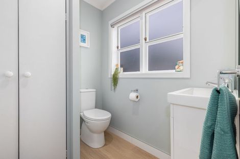 Photo of property in 53 Tiromoana Road, Raumati South, Paraparaumu, 5032