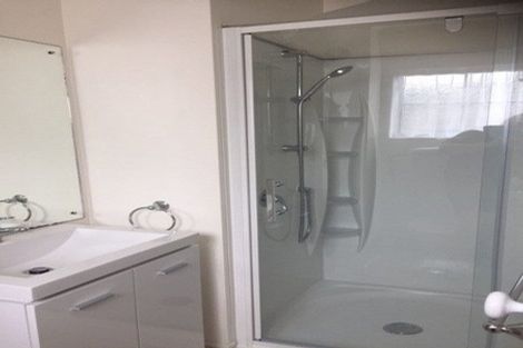 Photo of property in 87 Victory Crescent, Tawa, Wellington, 5028