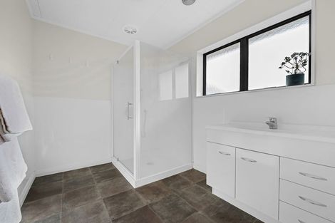 Photo of property in 44a Edgewater Parade, Waiuku, 2123