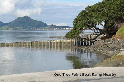 Photo of property in 55 Te Taniwha Road, One Tree Point, 0118