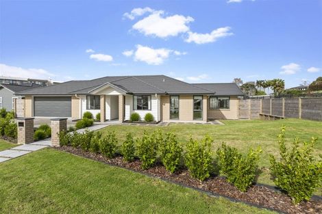 Photo of property in 47 Couldrey Crescent, Red Beach, 0932