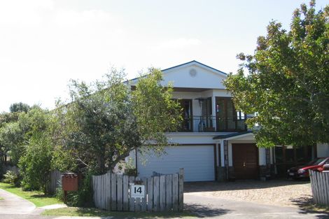 Photo of property in 2/14 Castor Bay Road, Castor Bay, Auckland, 0620