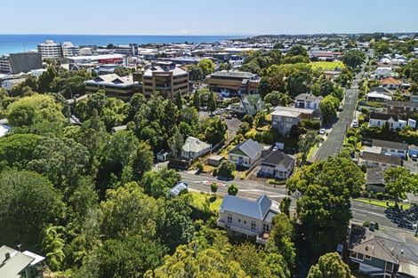 Photo of property in 28 Carrington Street, New Plymouth, 4310