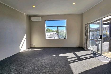 Photo of property in 5 Clayburn Road, Glen Eden, Auckland, 0602