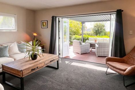 Photo of property in 2 Roscoe Street, Saint Martins, Christchurch, 8022