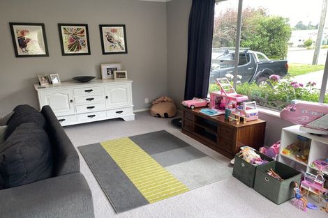 Photo of property in 24 Mangaroa Hill Road, Maoribank, Upper Hutt, 5018