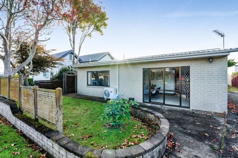 Photo of property in 1 Hawea Street, Merrilands, New Plymouth, 4312