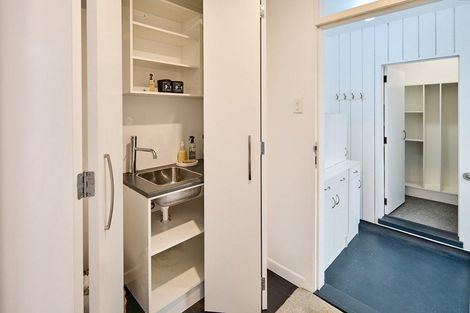 Photo of property in 3 Surrey Street, Tawa, Wellington, 5028