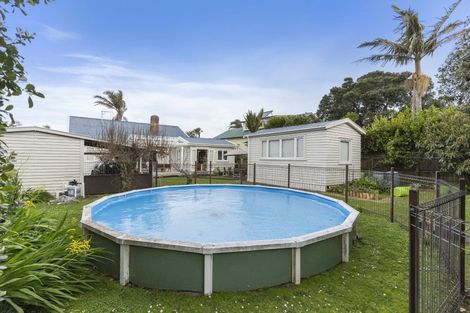 Photo of property in 16 Ocean View Road, Milford, Auckland, 0620