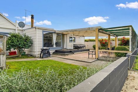 Photo of property in 24 Bennett Street, Waipawa, 4210