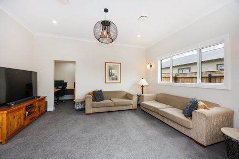 Photo of property in 7 Pirie Street, Palmerston North, 4410