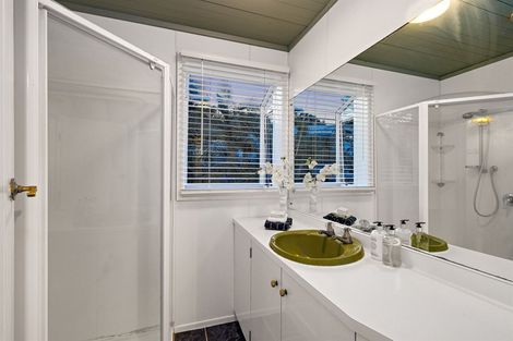 Photo of property in 1/86 Beach Road, Castor Bay, Auckland, 0620