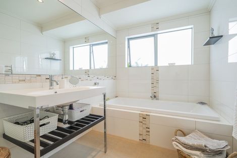 Photo of property in 3 Little George Place, Whitianga, 3510