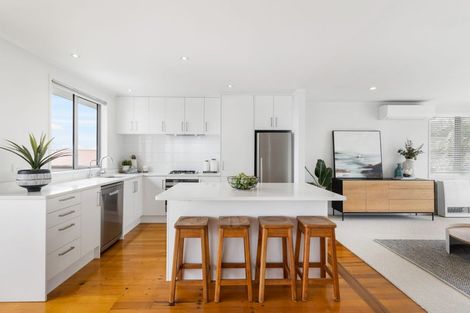 Photo of property in 38 Exmouth Road, Northcote, Auckland, 0627