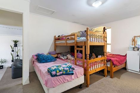 Photo of property in 1 Riverpark Crescent, Henderson, Auckland, 0610