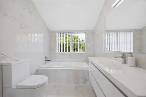 Photo of property in 8b Lupetti Rise, West Harbour, Auckland, 0618