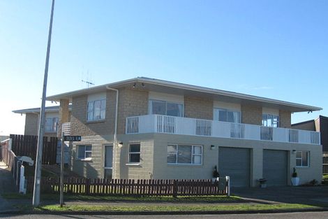 Photo of property in 6a&b Simcox Street, Otaki Beach, Otaki, 5512