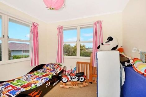 Photo of property in 15 Locket Road, Glenfield, Auckland, 0629