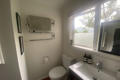 Photo of property in 15a Governor Road, Northland, Wellington, 6012