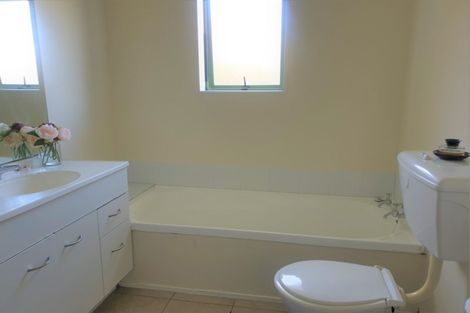 Photo of property in 5 Carn Place, Weymouth, Auckland, 2103