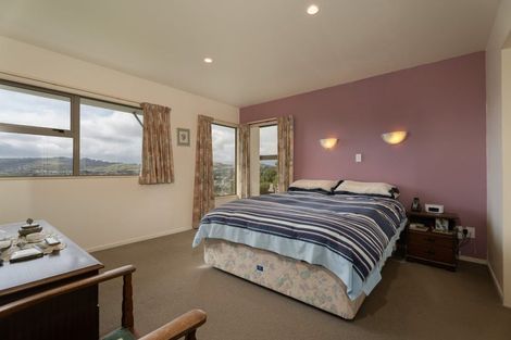 Photo of property in 1 Atamira Close, Churton Park, Wellington, 6037