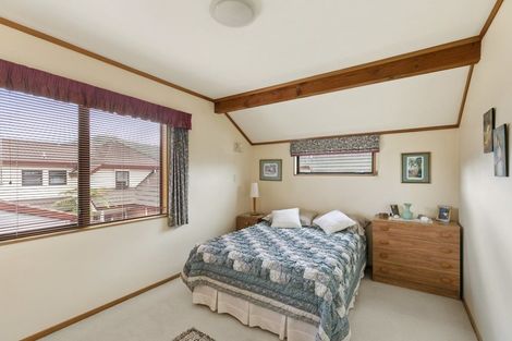 Photo of property in 8 Scorian Close, Karori, Wellington, 6012