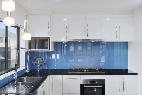 Photo of property in 22 Millcroft Lane, Ranui, Auckland, 0612