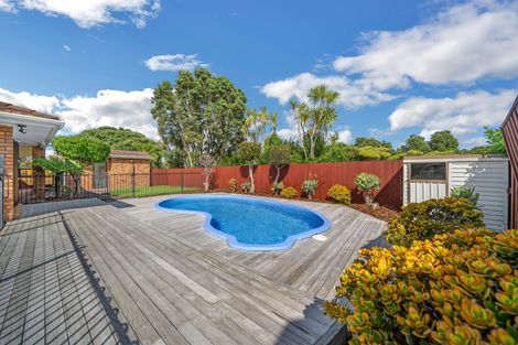Photo of property in 16 Westholm Way, Pahurehure, Papakura, 2113