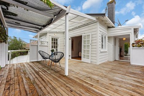Photo of property in 1/10 Merani Street, Narrow Neck, Auckland, 0622