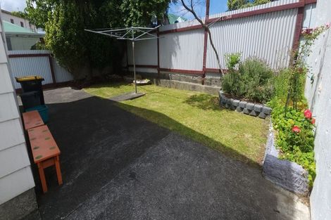 Photo of property in 102 Kilbirnie Crescent, Kilbirnie, Wellington, 6022