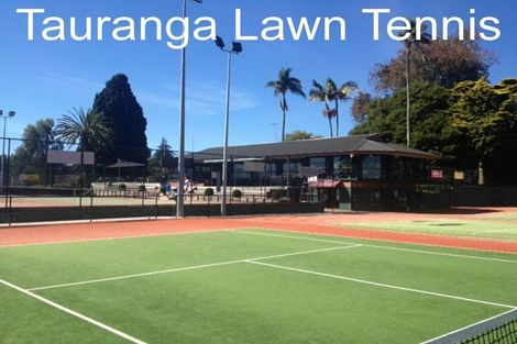 Photo of property in 72 Devonport Road, Tauranga, 3110