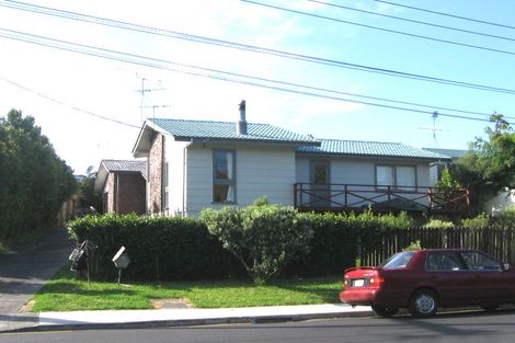 Photo of property in 2/93 Diana Drive, Glenfield, Auckland, 0627