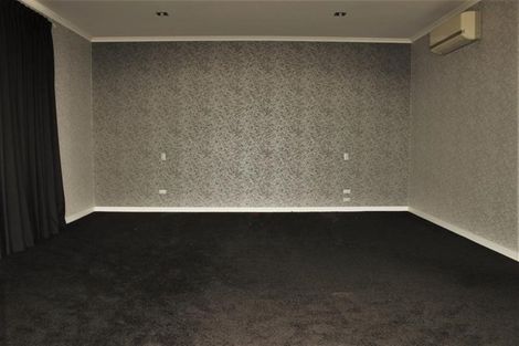 Photo of property in 11 Kinmont Rise, East Tamaki Heights, Auckland, 2016