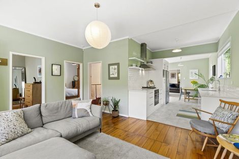 Photo of property in 71 Severn Street, Island Bay, Wellington, 6023