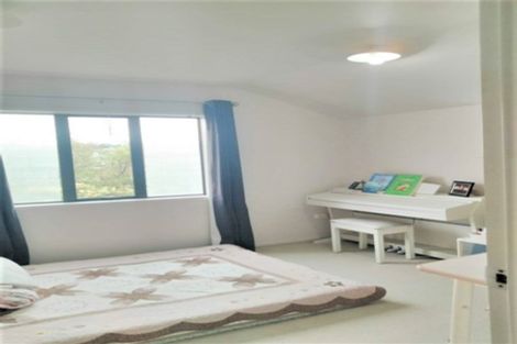 Photo of property in 10/10-26 John Jennings Drive, Oteha, Auckland, 0632