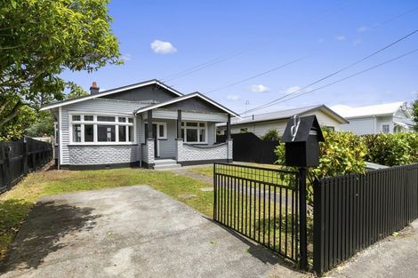 Photo of property in 135 Whites Line East, Waiwhetu, Lower Hutt, 5010
