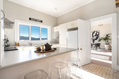 Photo of property in 2 The Crescent, Roseneath, Wellington, 6011